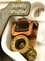 BS1363 socket contacrt, detail